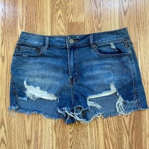 Distressed cut-off shorts